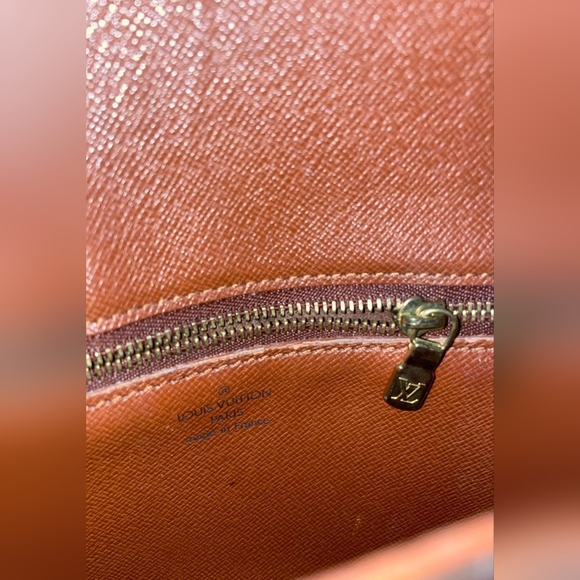 Louis VuittonSaint Cloud GM Cross Body Bag - Picture 6 of 11